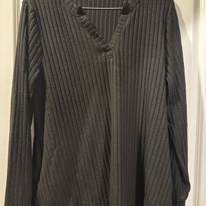 Women's Ribbed V-Neck Top - Black